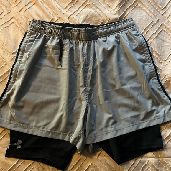 Under Armour Running Shorts - Picture 2 of 4